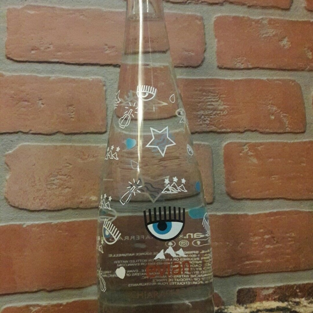 👁Chiara Ferragni Evian Collectible Glass Water Limited Edition Bottle Eye Heart - Picture 2 of 3